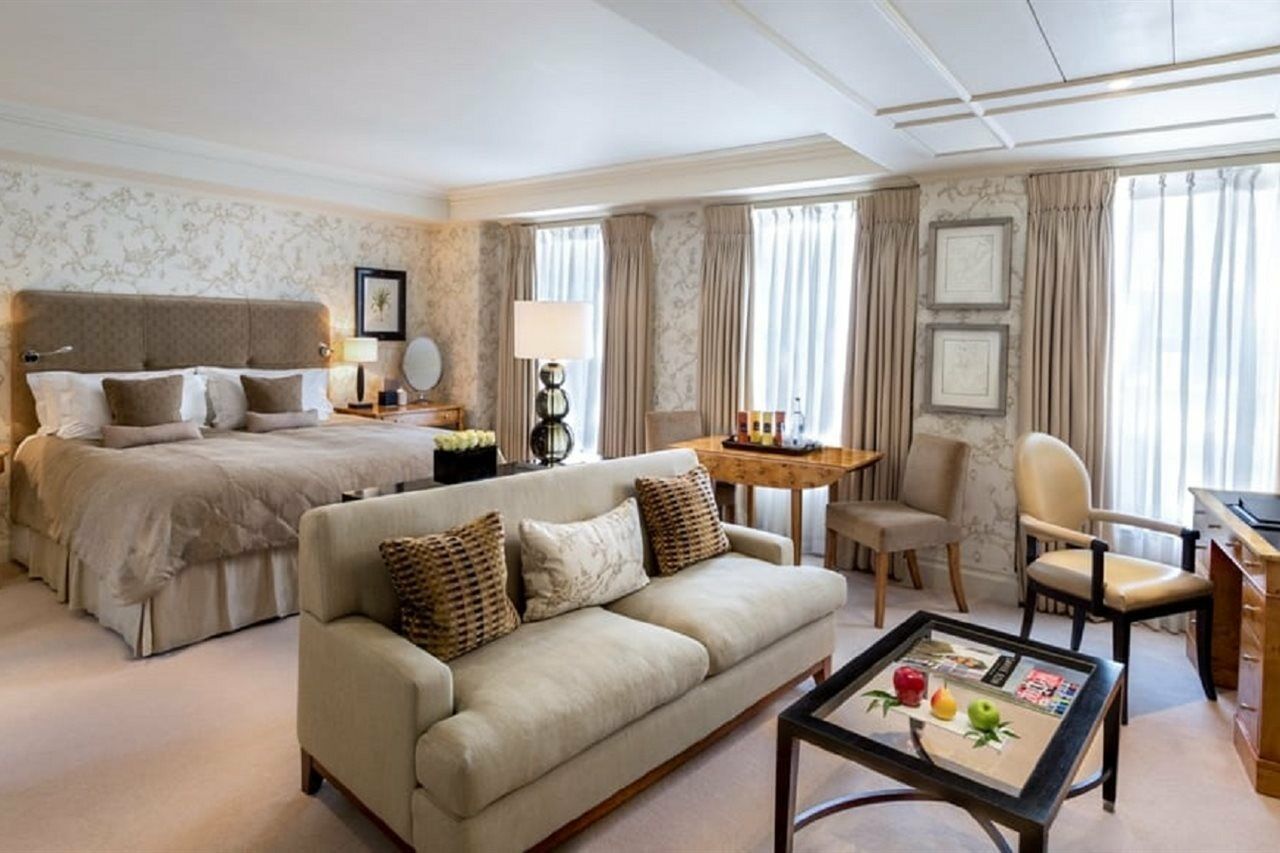Hotel The Stafford Londyn Zewnętrze zdjęcie A suite at the Mandarin Oriental London